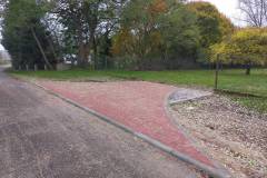 Realizacja projektu „Ogród piknikowy w Kucharowie” i budowa zjazdu publicznego z drogi powiatowej.