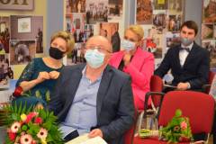 Uroczyste zakończenie roku szkolnego klasy maturalnej Liceum Ogólnokształcącego im. Bohaterów Oflagu II D w Bornem Sulinowie.