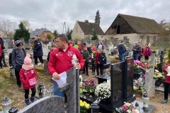 4.-KU-WIECZNEJ-PAMIĘCI-–-wydarzenie-zorganizowane-przez-Ludowy-Klub-Sportowy-„Orzeł”-Łubowo-uroczystości-na-cmentarzu.