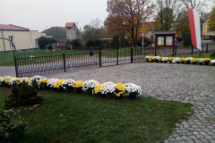 Koło Gospodyń Wiejskich w Łubowie realizuje "akcję chryzantemy" - Łubowo.