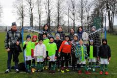 Zdjecie-grupowe-Pionier-95-kategoria-Żak-zawodnicy-trener-i-rodzice
