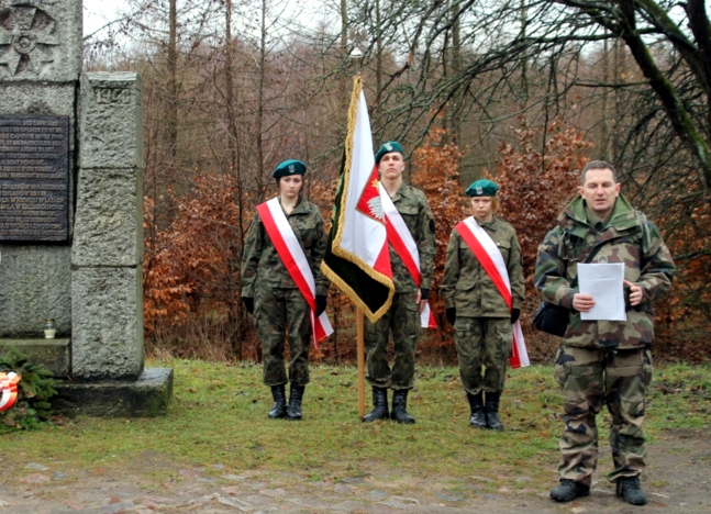 Młodzież pamięta o bohaterach Oflagu IID sprzed 71 lat