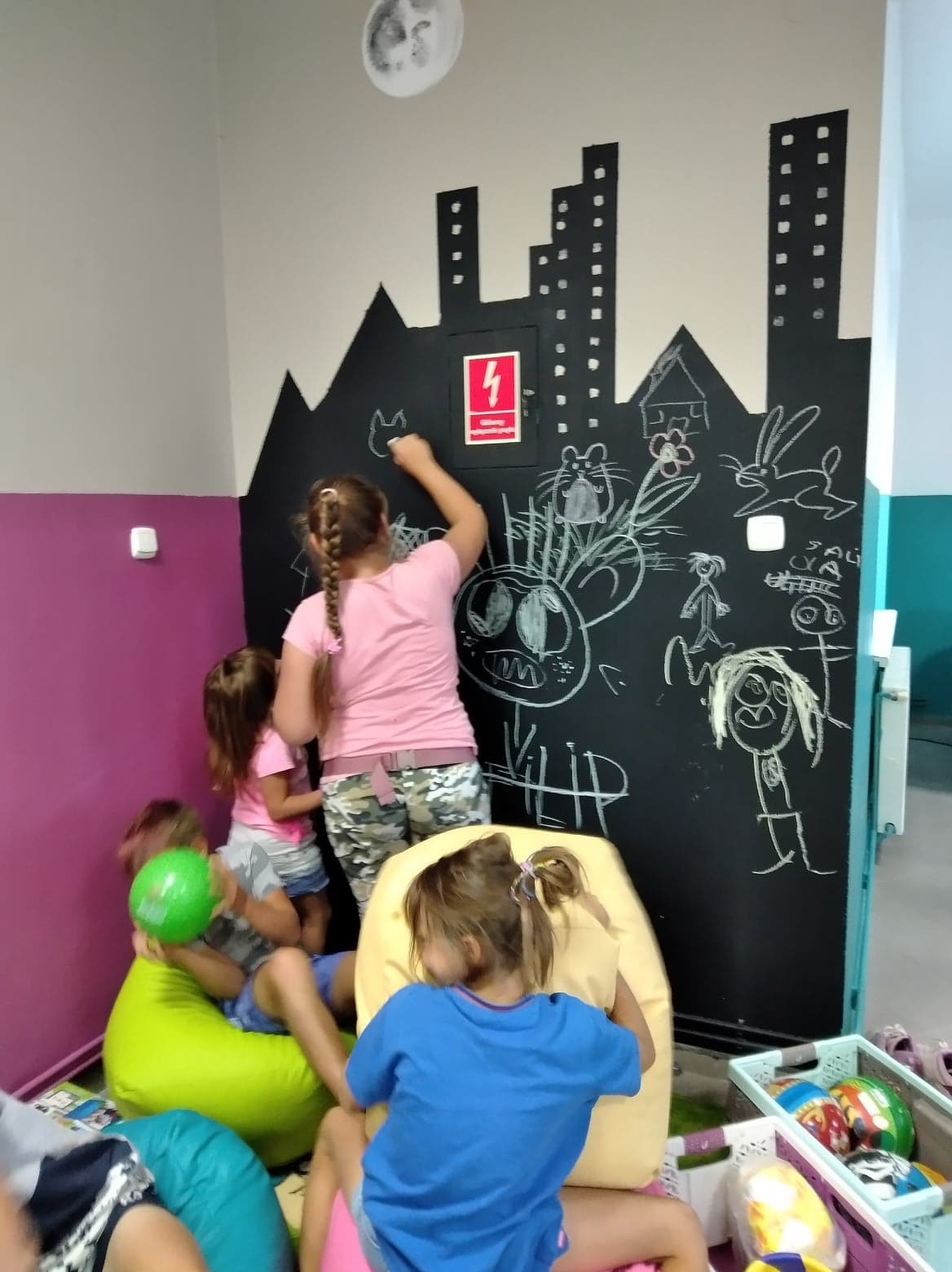 KOLOROWE ŚWIETLICOWO WE WSI JUCHOWO